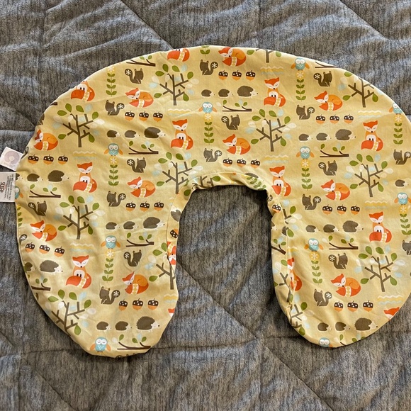 Boppy brand pillow covers, set of 2 - Picture 3 of 5